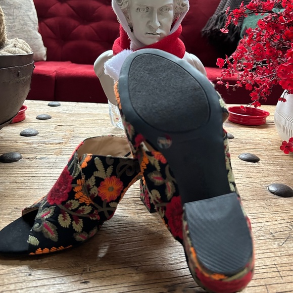 Sole Society - Picture 3 of 3